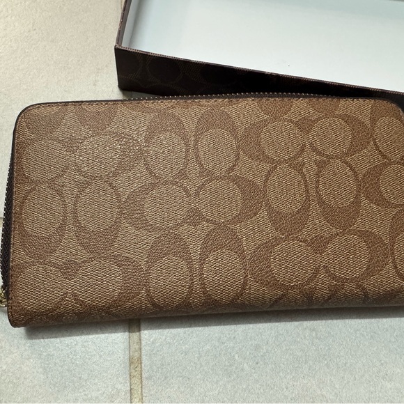 Coach Tan Signature Wallet with Gold Accents - Picture 5 of 6